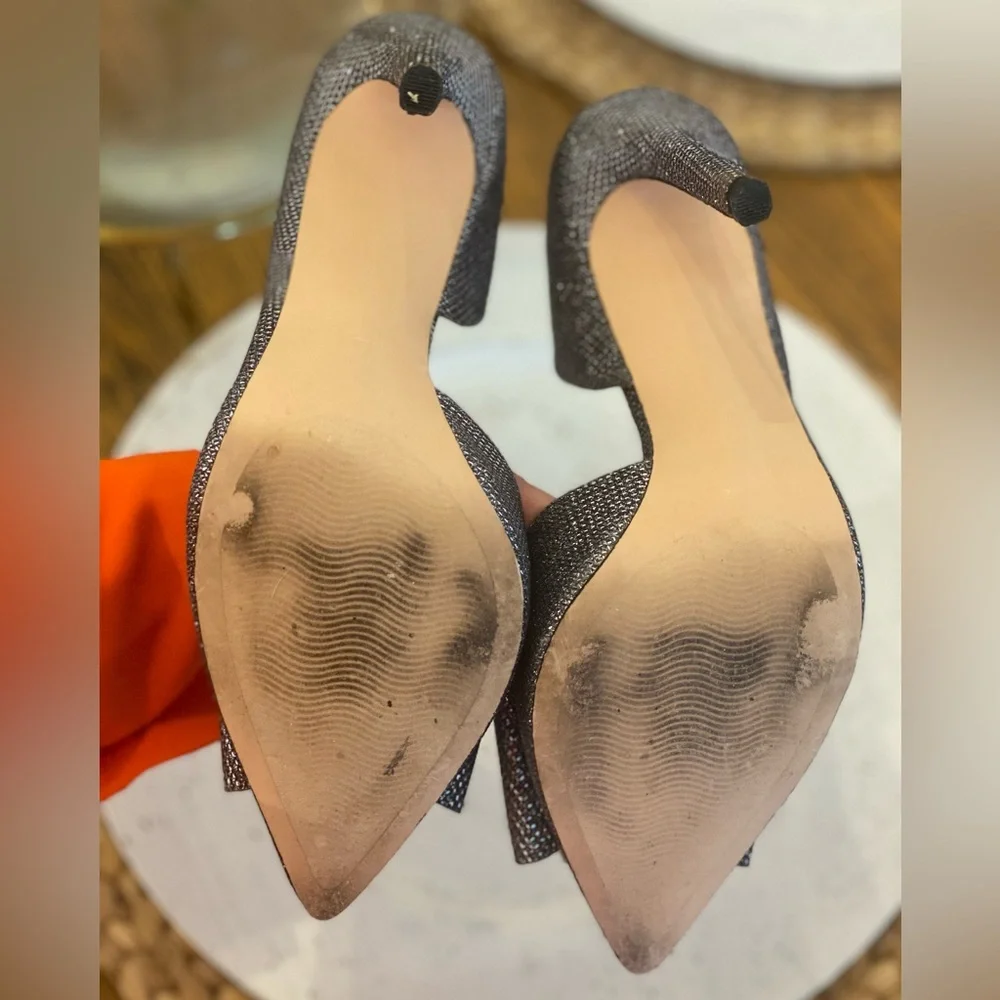 Betsey Johnson Bow Pumps - Picture 5 of 6